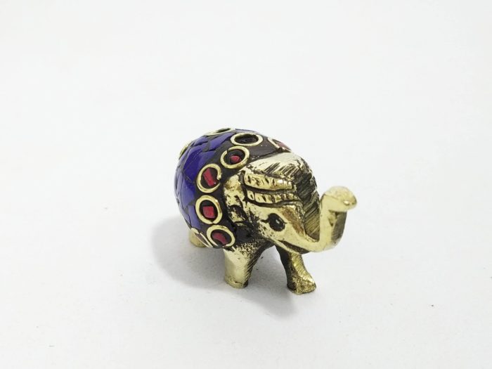 Incensário mini elefante em metal brass com embutimento de pedras naturais Lápis Lazuli