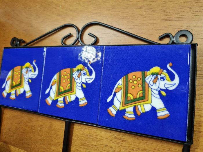 Cabideiro triplo de elefante com três ganchos azul royal