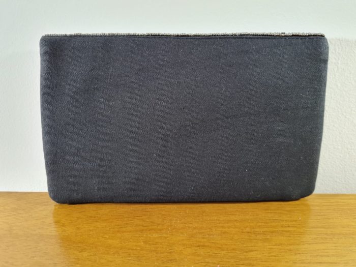 Bolsa clutch indiana de festa com miçangas preto e dourado