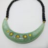 Colar indiano curto de pedras, resina e bronze verde claro