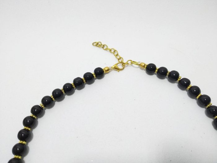 Colar indiano curto de pedras, resina e bronze verde claro
