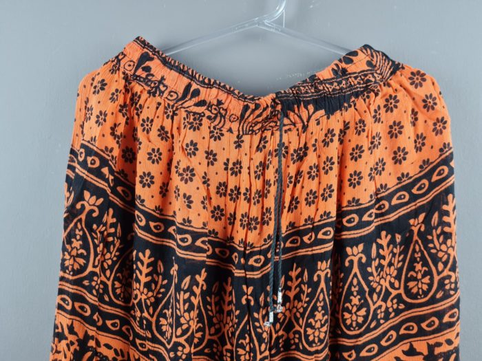 Saia indiana estampada com cintura elástica estampa elefantes pavões e flores