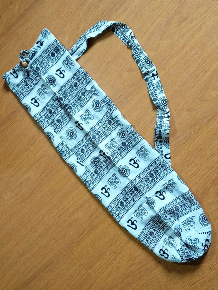 Porta mat indiano para Yoga estampa de OM branco e preto