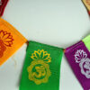 Bandeiras tibetanas com estampa Om e Flor de lótus (8cm x 5cm) P
