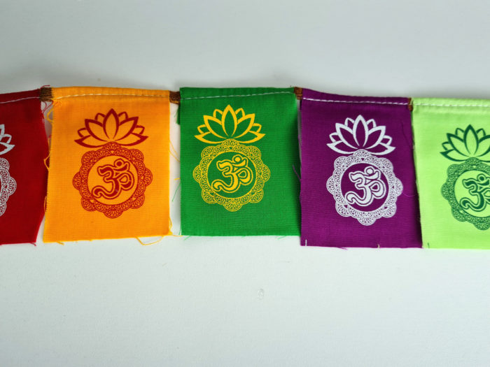 Bandeiras tibetanas com estampa Om e Flor de lótus (8cm x 5cm) P