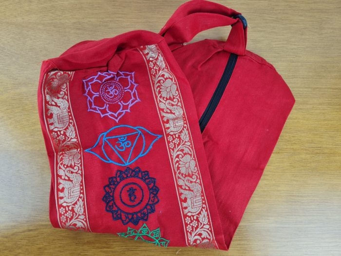 Porta mat indiano para Yoga 7 chakras bordados a mão vermelho