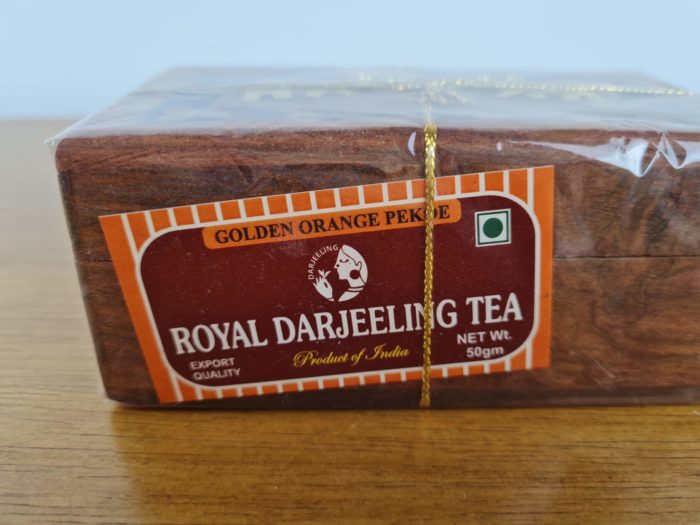 Pure Darjeeling Tea com caixa decorativa de madeira entalhada