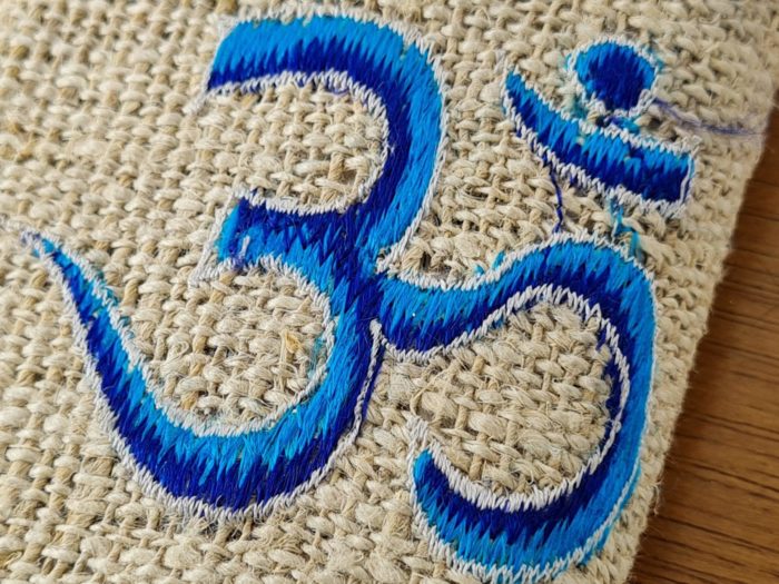Carteira de cânhamo feito no Nepal com símbolo do OM azul