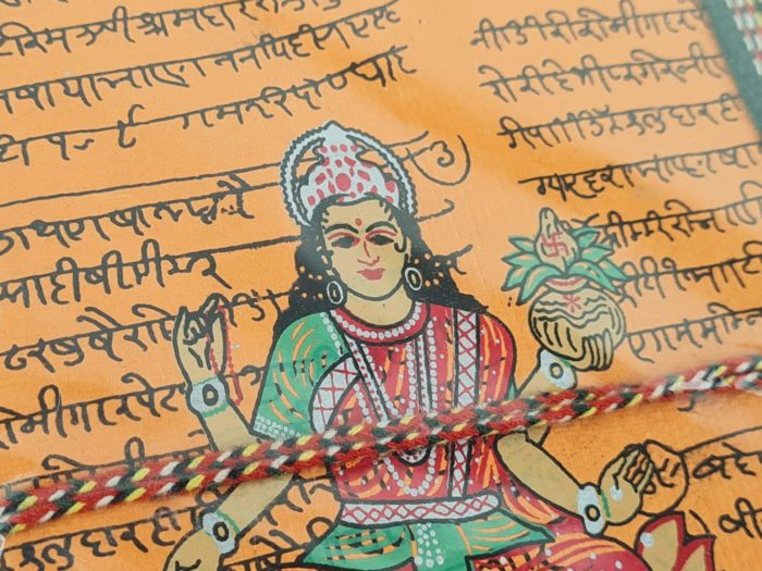 Caderno artesanal indiano estampa de Lakshmi coral 18x13cm