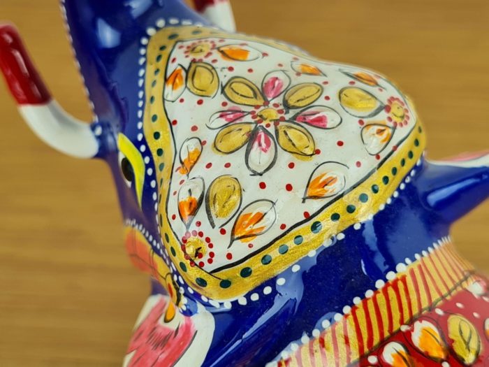 Elefante de metal esmaltado vermelho com técnica cloisonné G