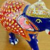 Elefante de metal esmaltado vermelho com técnica cloisonné G