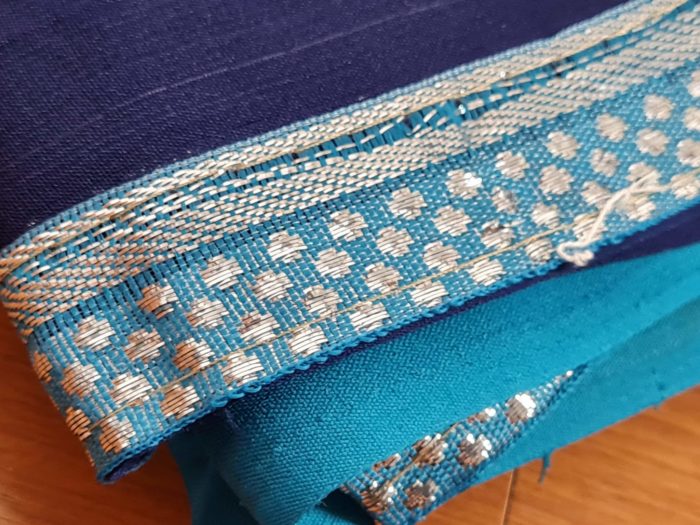 Sari indiano de seda luxuoso azul claro com marinho