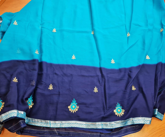 Sari indiano de seda luxuoso azul claro com marinho
