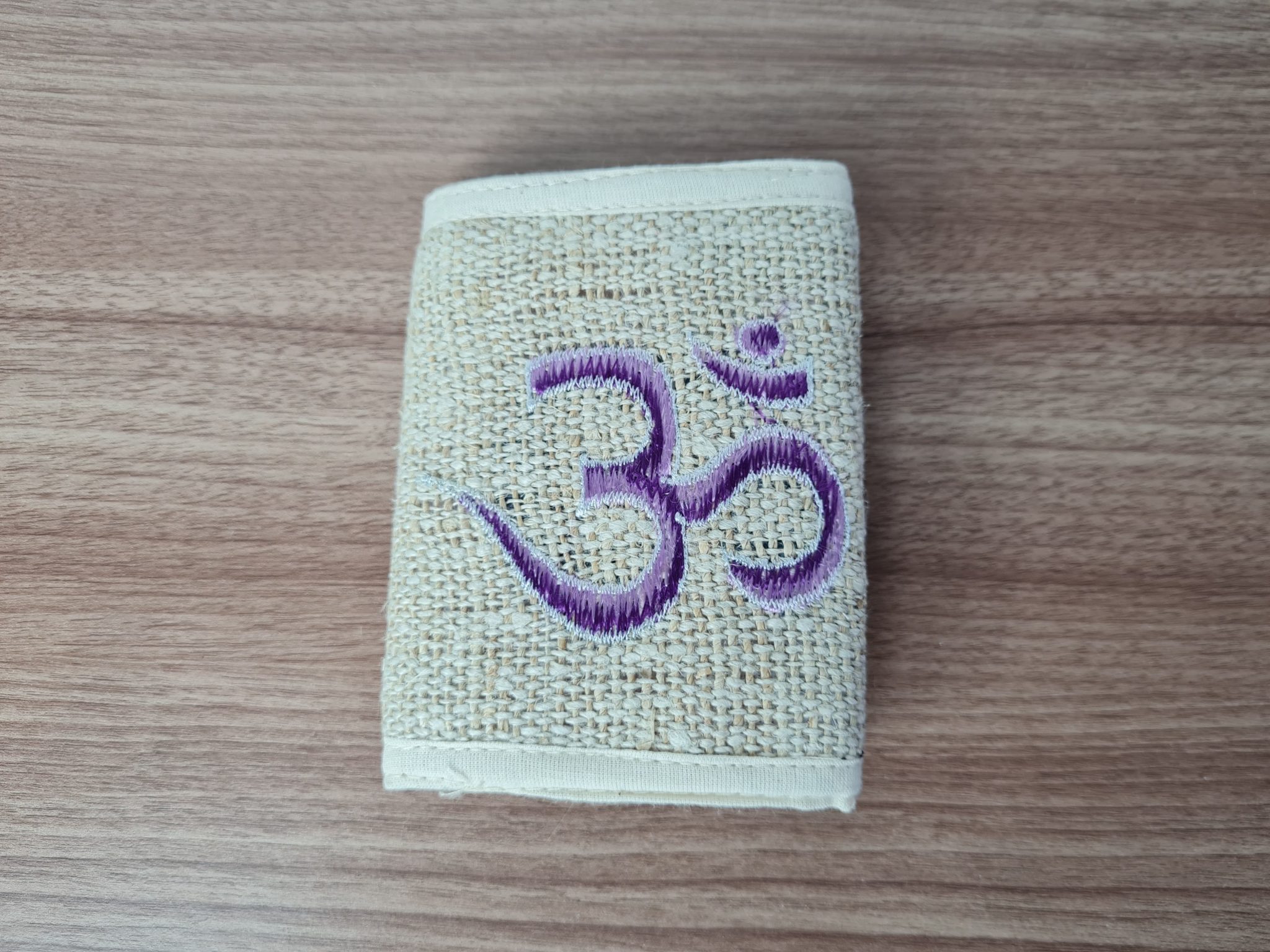 carteira indiana de cânhamo com bordado do Aum (om)