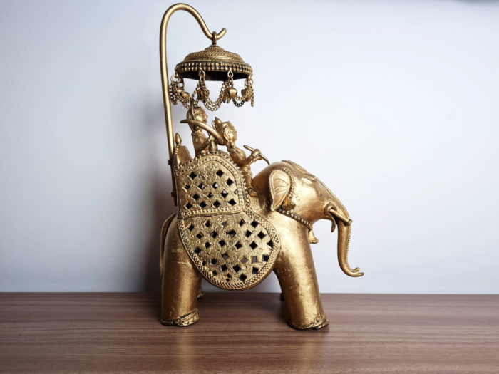 Hauda (estátua de elefante com carruagem nas costas)
