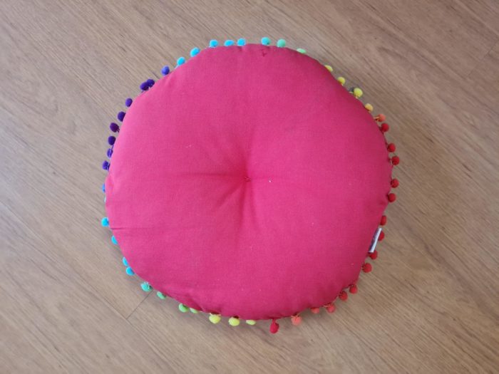 Almofada indiana futon bordada 40 cm vermelho e color