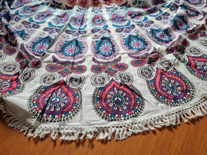 Canga indiana grande redonda mandala com franjas rosa e azul