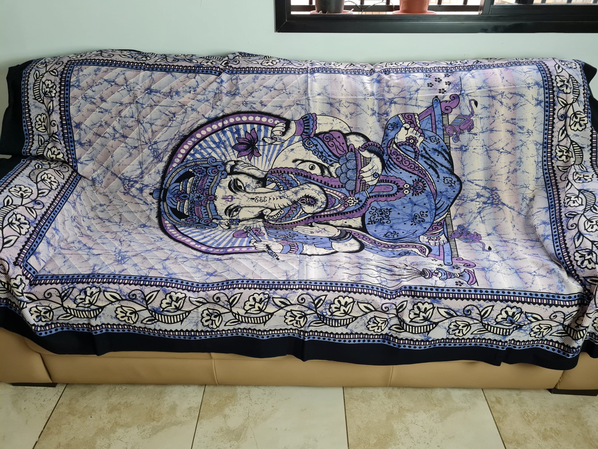 colcha indiana de Ganesha lilás e azul