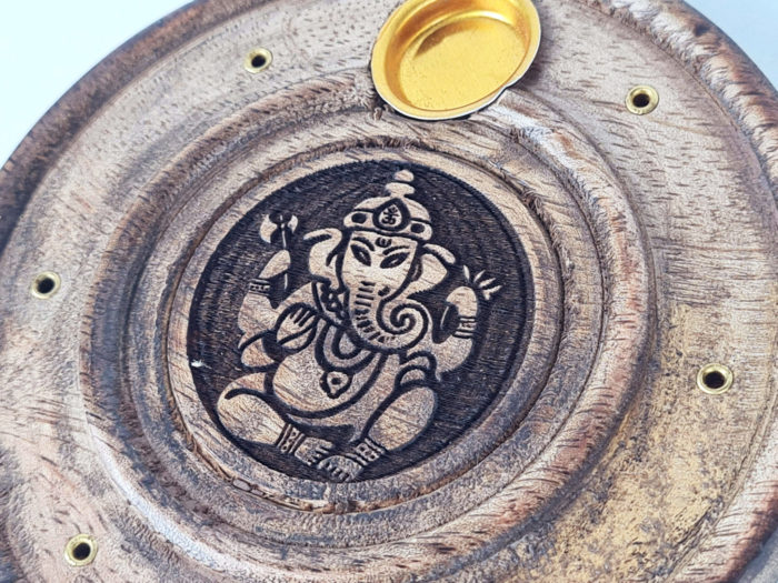Incensário indiano redondo em madeira com Ganesha entalhado