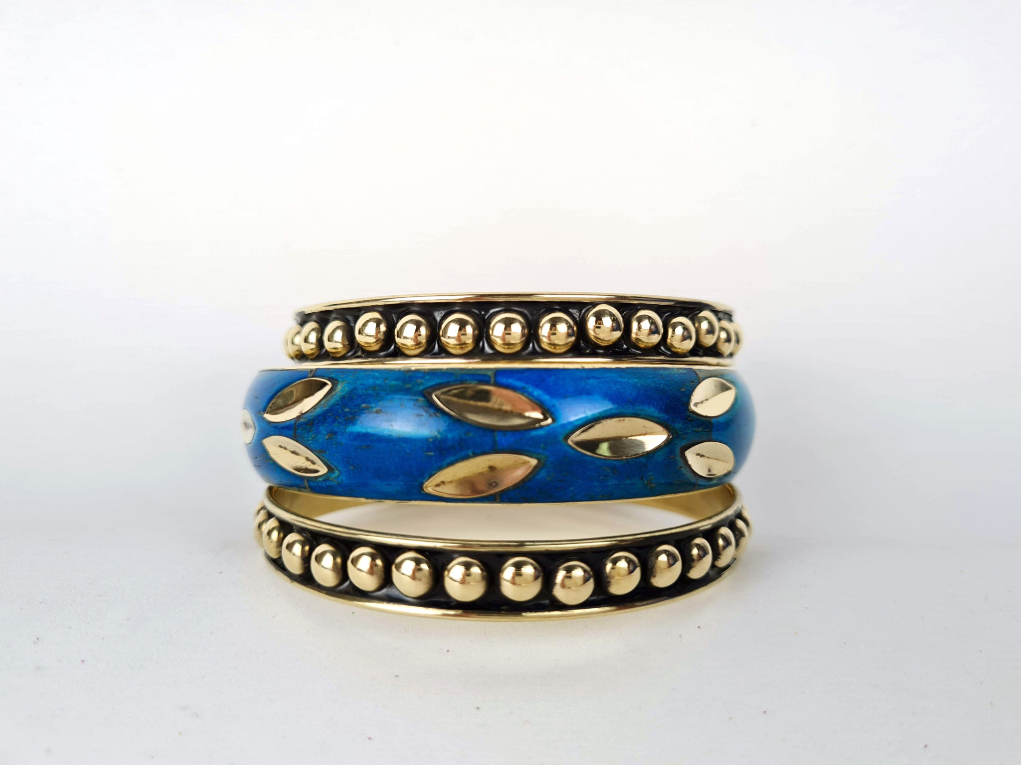 Pulseiras indianas de metal azul e dourado