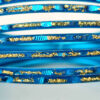 Conjunto de pulseiras indianas de metal com brilhos cor azul