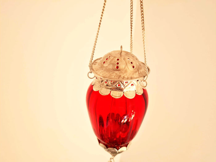 Luminária indiana pendente à vela com vitral vermelho18cm