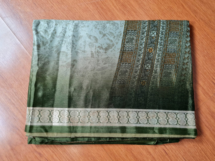 sari indiano verde com dourado