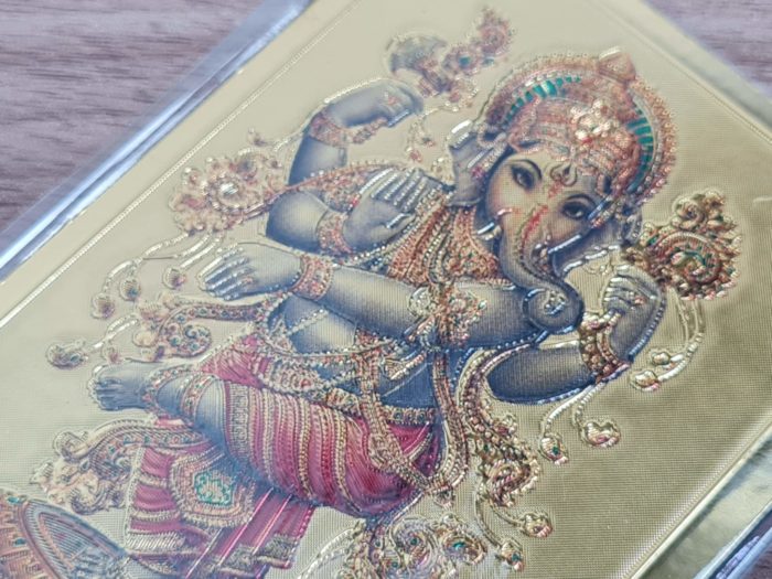 Ímã de geladeira dourado da Deus Ganesha em pé