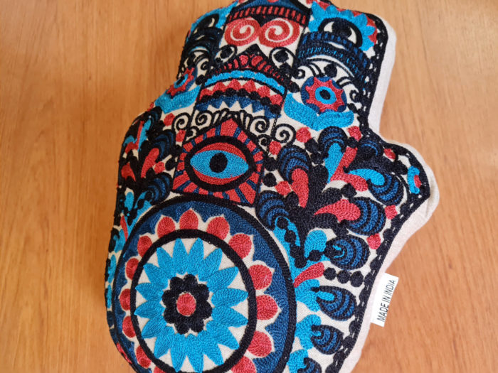 Almofada indiana bordada Hamsá Mão de Fátima azul e vermelho