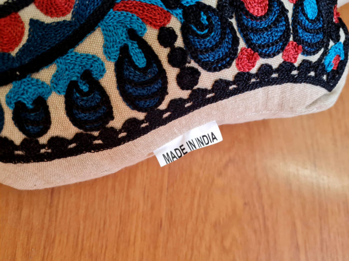 Almofada indiana bordada Hamsá Mão de Fátima azul e vermelho