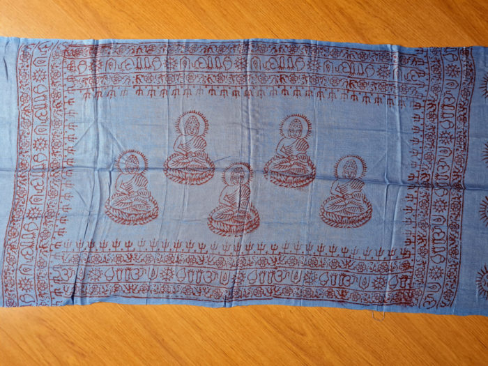chadar de oração de Buda azul