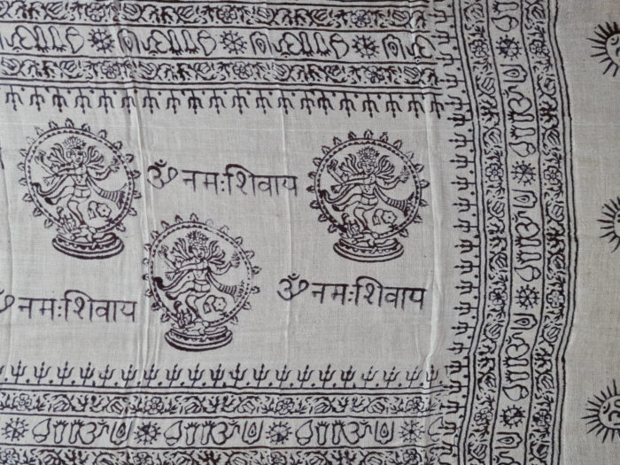 Chadar indiano (manto de oração) de Shiva Nataraja branco e preto 120cm