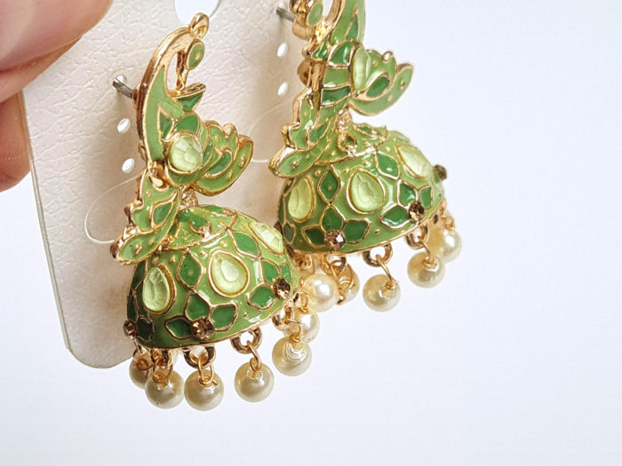 Brinco Jhumka técnica Cloisonné com design de pavão tons de verde