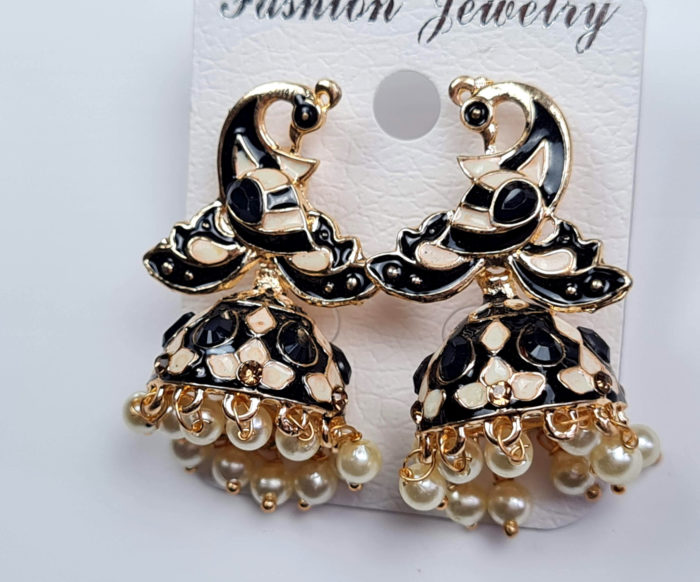 Brinco Jhumka técnica Cloisonné com design de pavão preto e creme