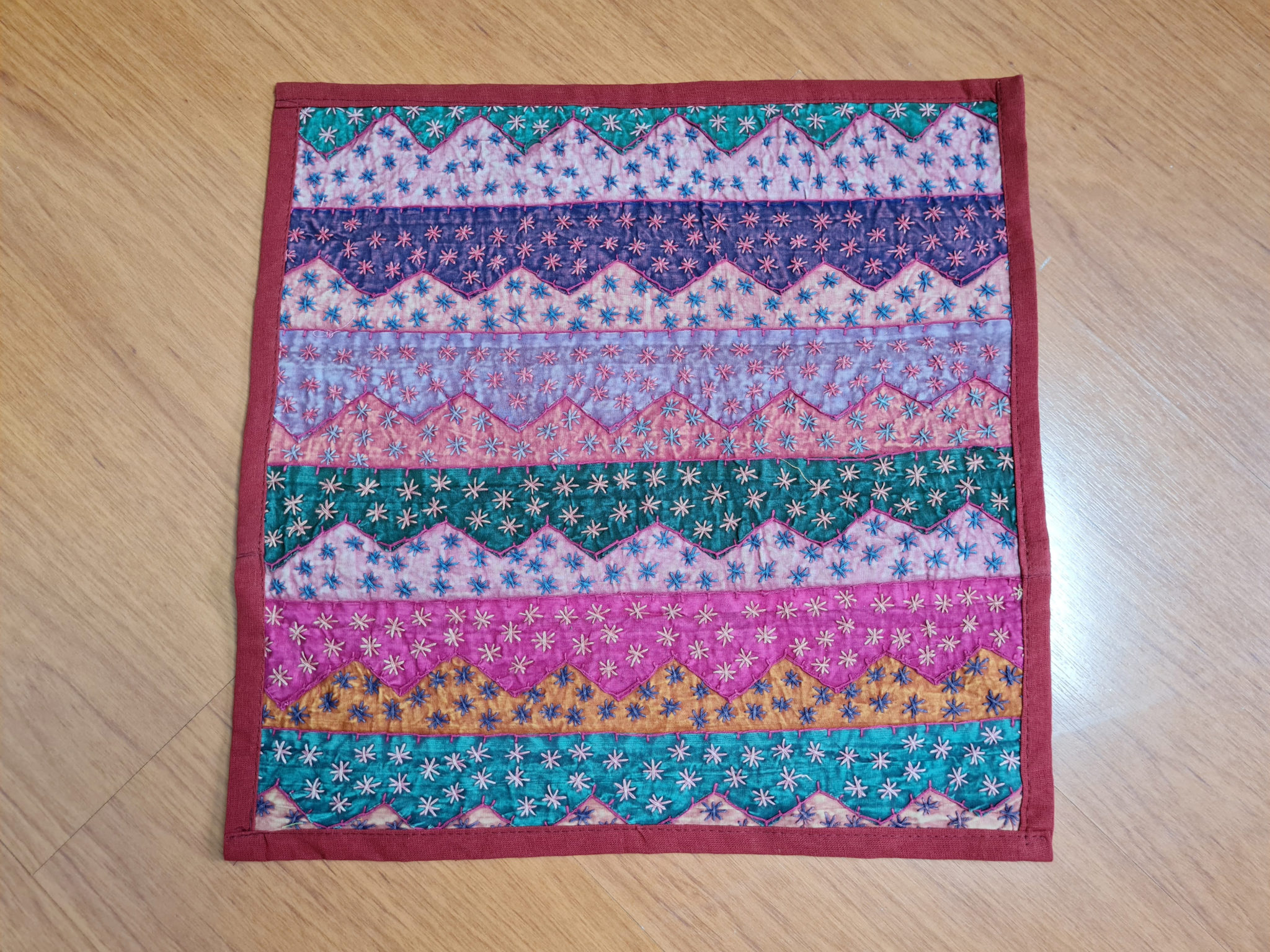 capa de almofada indiana bordada patchwork colorido
