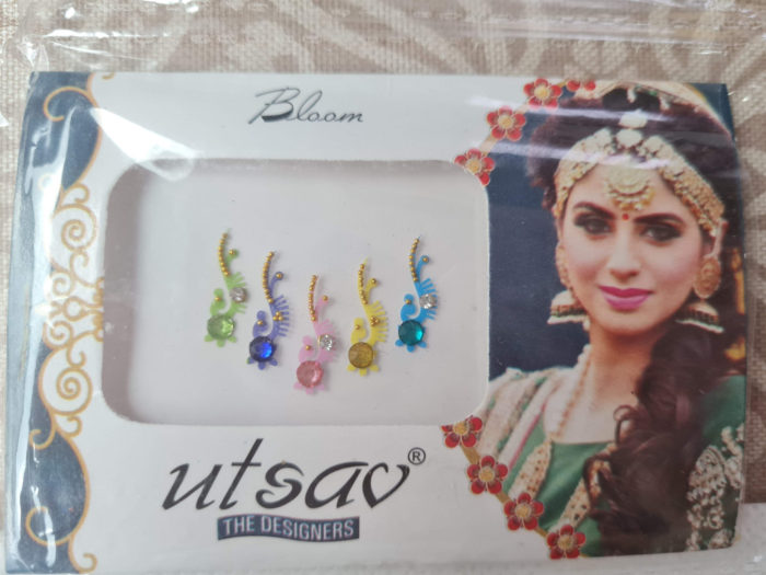 bindi indiano de testa