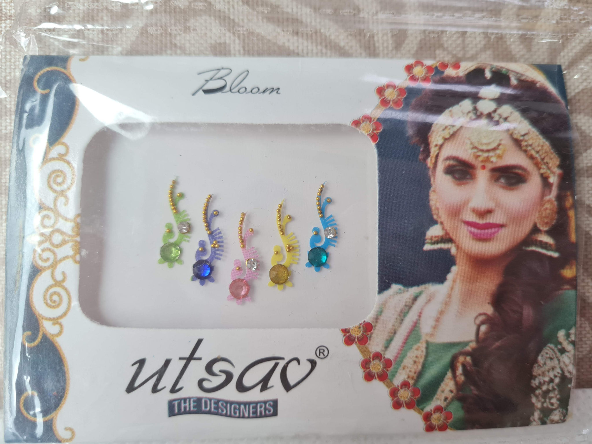bindi indiano de testa