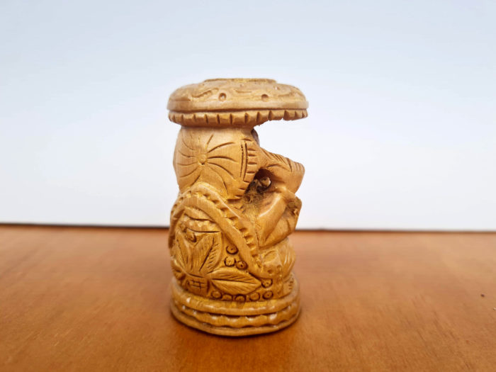 Mini estátua de Ganesha esculpida em madeira 7cm