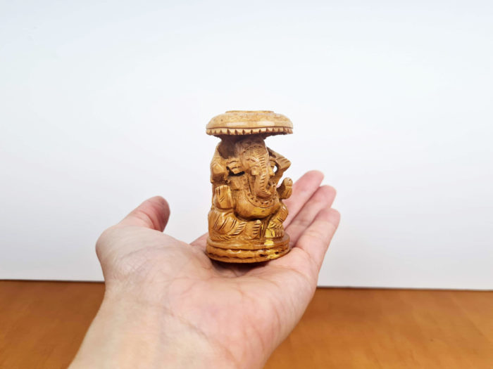 Mini estátua de Ganesha esculpida em madeira 7cm