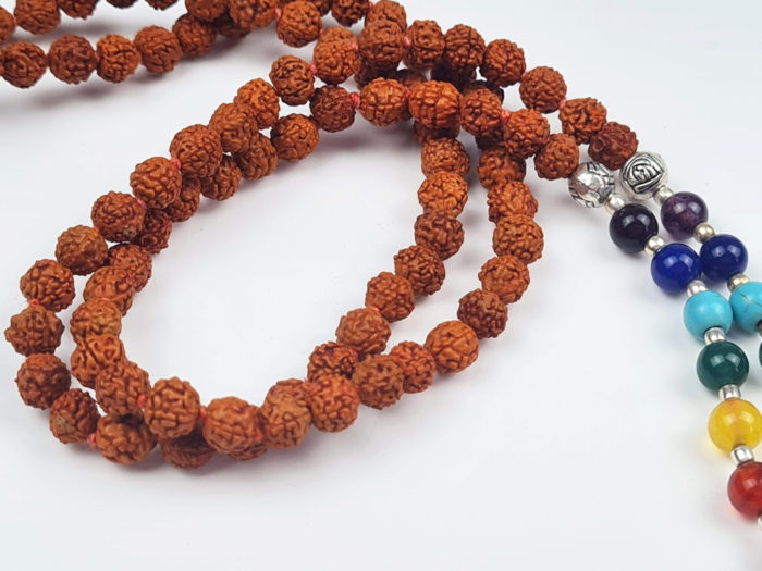 Japamala de sementes de Rudraksha 6mm com os 7 chakras tassel longo
