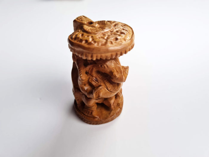 Mini estátua de Ganesha esculpida em madeira 7cm
