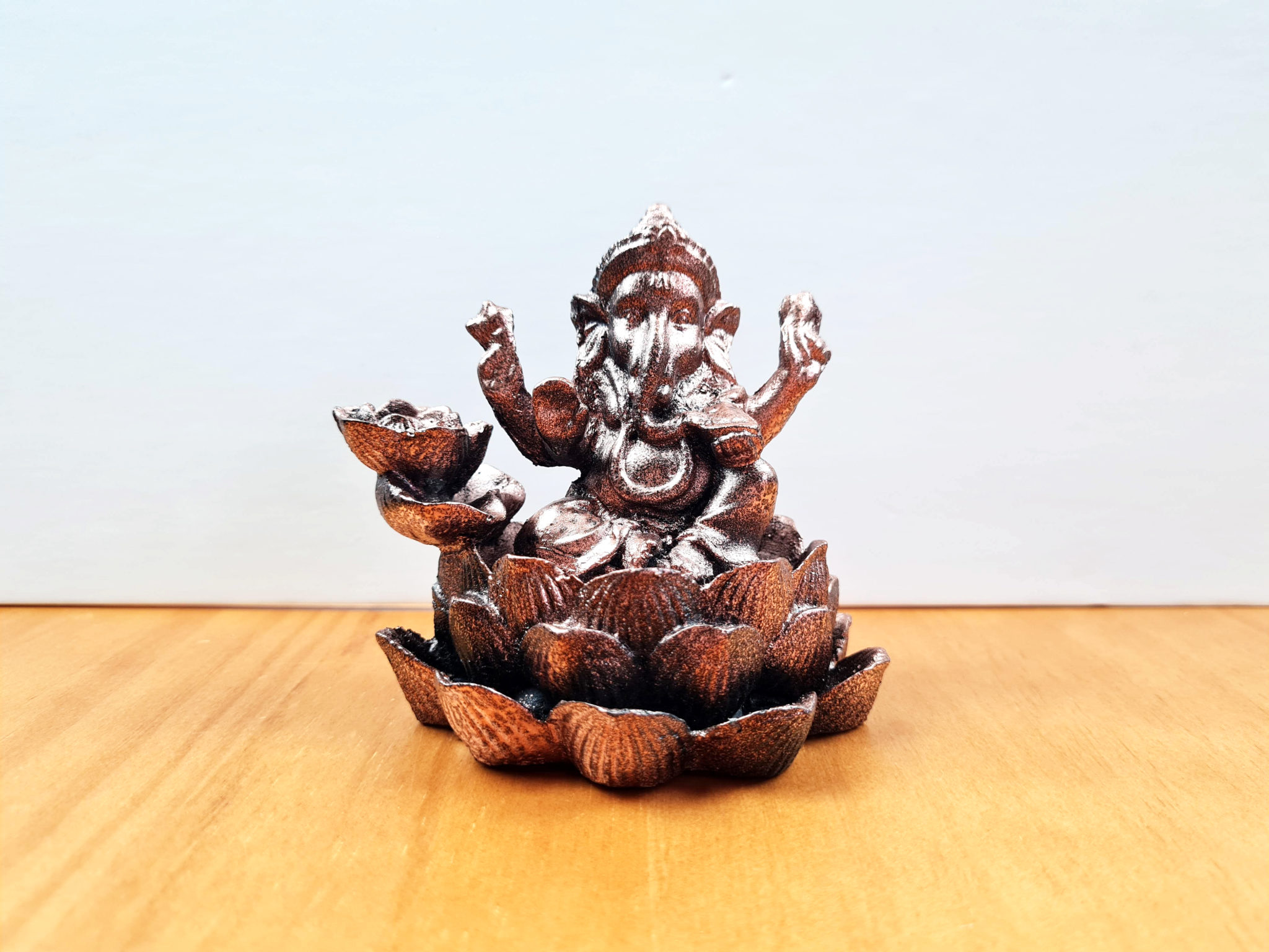incensário de cascata de Ganesha na flor de lótus