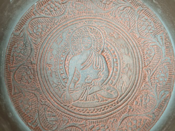 Tigela tibetana ou sino tibetano com 4 ligas de metal 15cm de Buda
