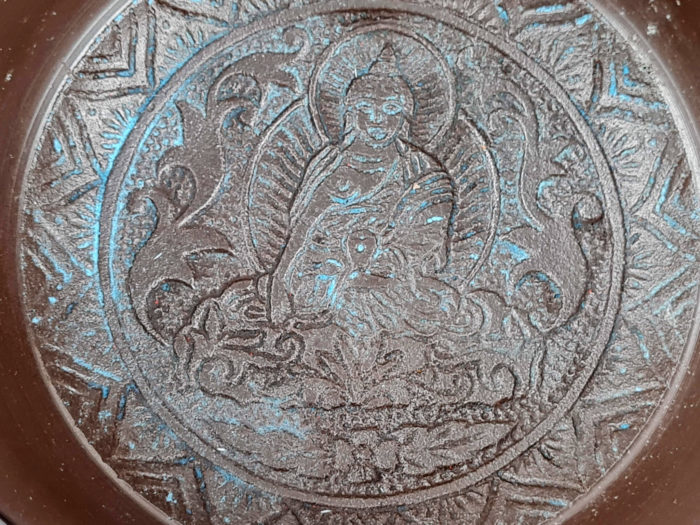 Tigela tibetana ou sino tibetano com 4 ligas de metal 16cm de Buda