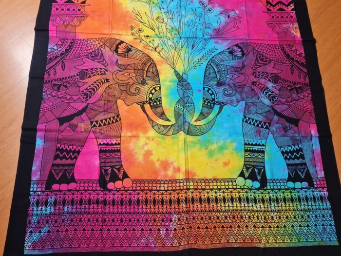 Colcha indiana com árvore da vida e elefantes estilizados super color
