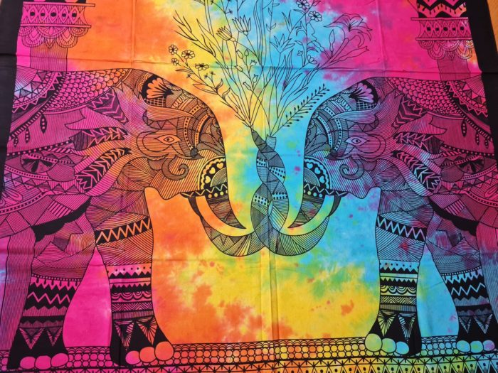 Colcha indiana com árvore da vida e elefantes estilizados super color