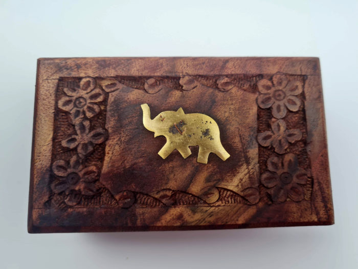 Caixa indiana de madeira marchetada de elefante detalhe em bronze II