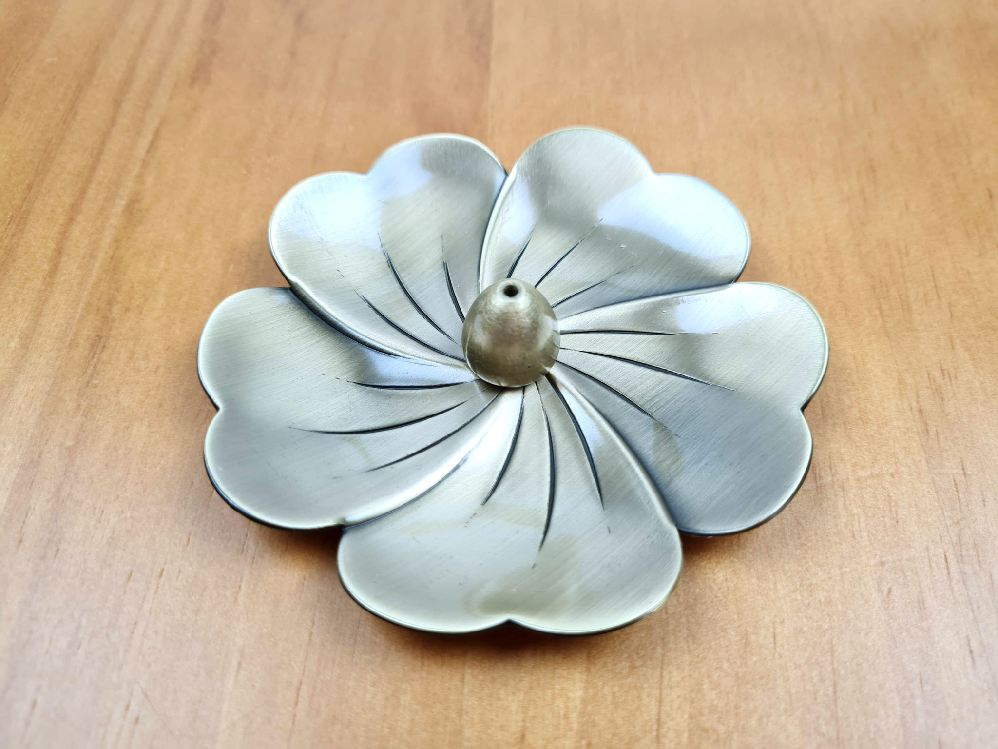 porta incensos de metal design flor