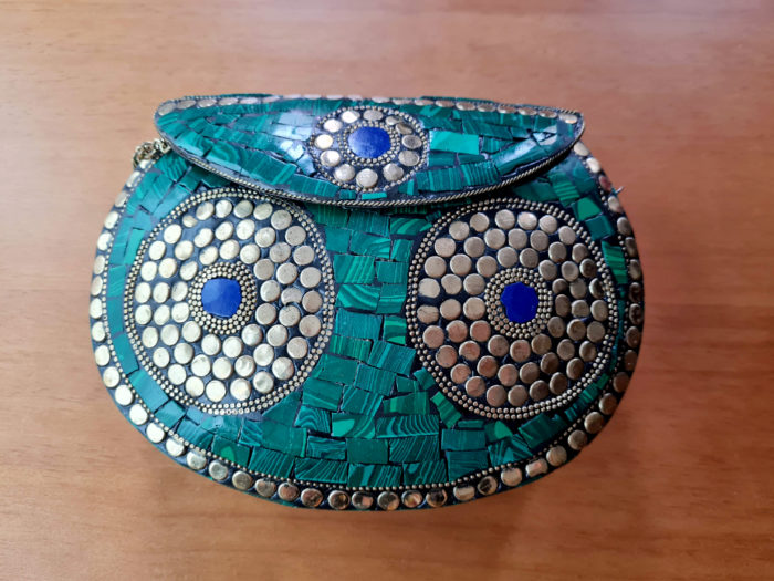 Bolsa indiana rígida de metal com mosaico de pedras naturais Malaquita e Lázuli