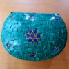 Bolsa indiana rígida de metal com mosaico de pedras naturais Malaquita e Lázuli